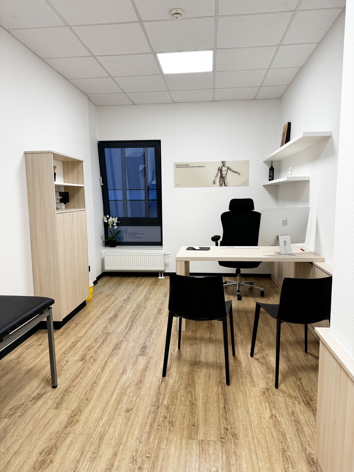 Sprechzimmer der Hausarztpraxis Konstantinos Tzanis