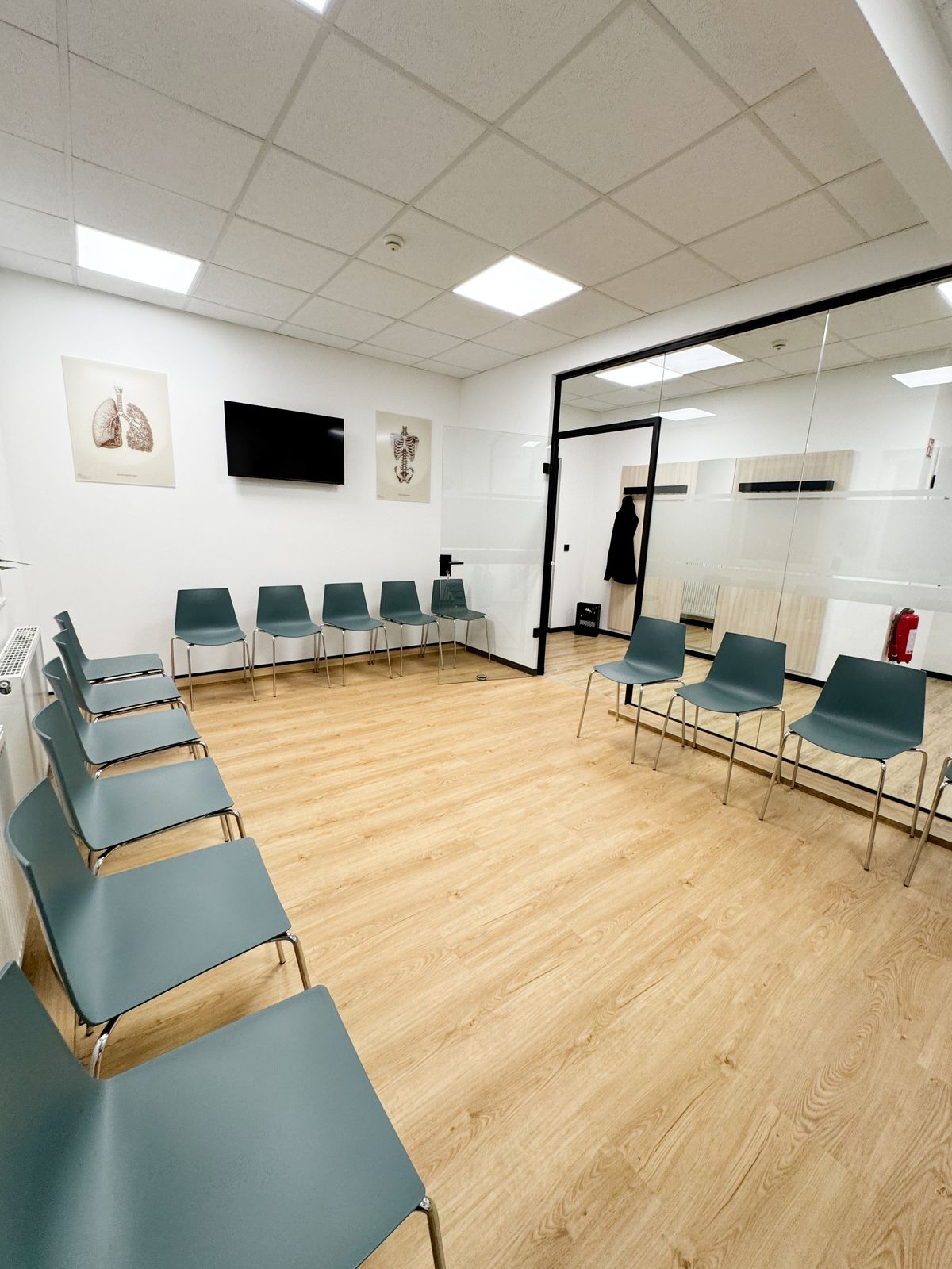 Wartezimmer der Hausarztpraxis Tzanis in Lüdenscheid